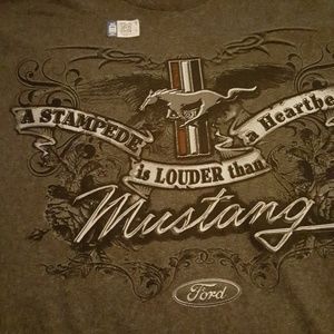 Men's size Large mustang t shirt